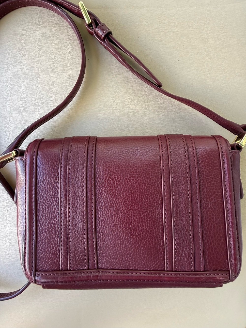 Tory Burch Burgundy Leather Crossbody Bag Adjustable Strap Gold Logo - Picture 2 of 6